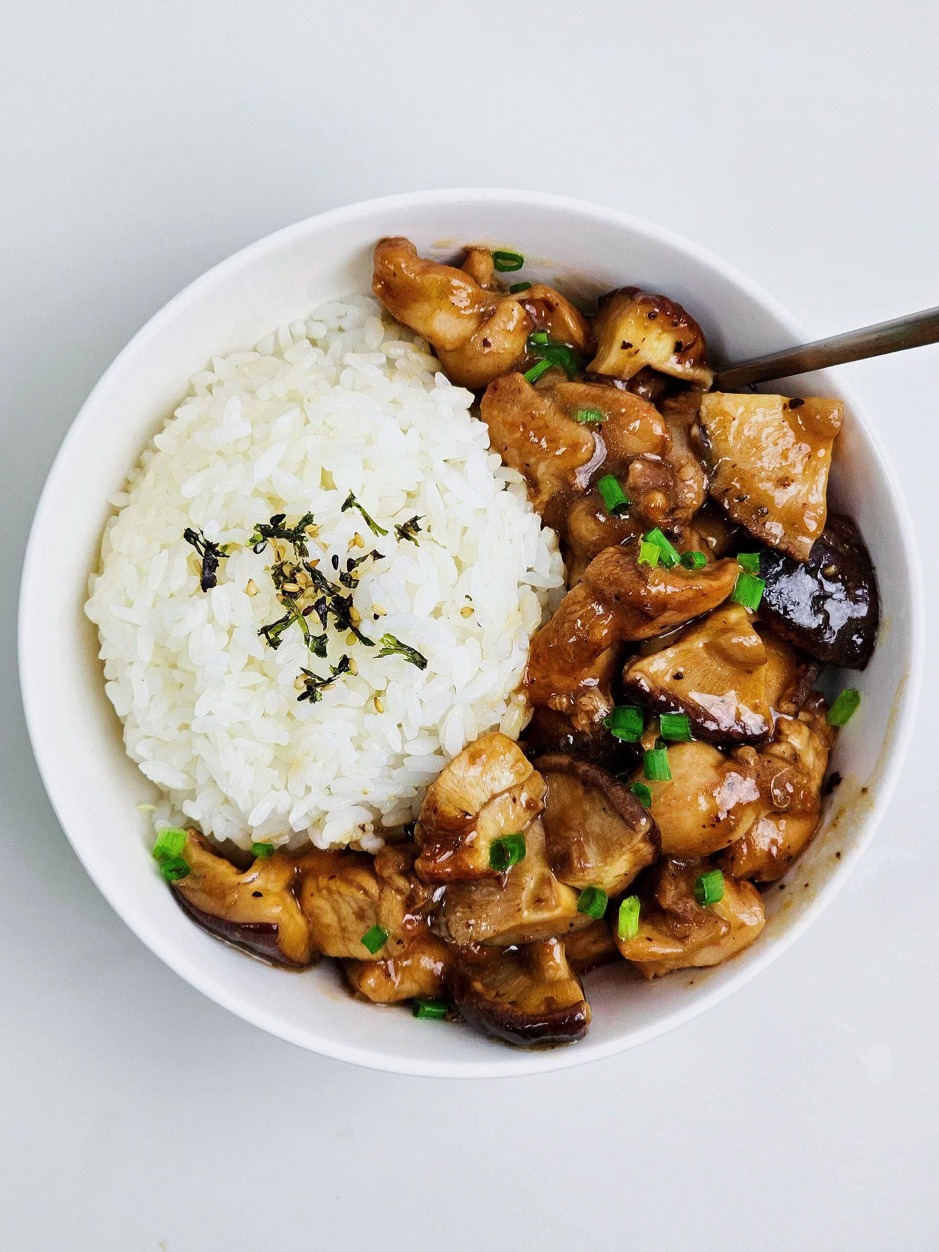 香菇滑鸡煲仔饭